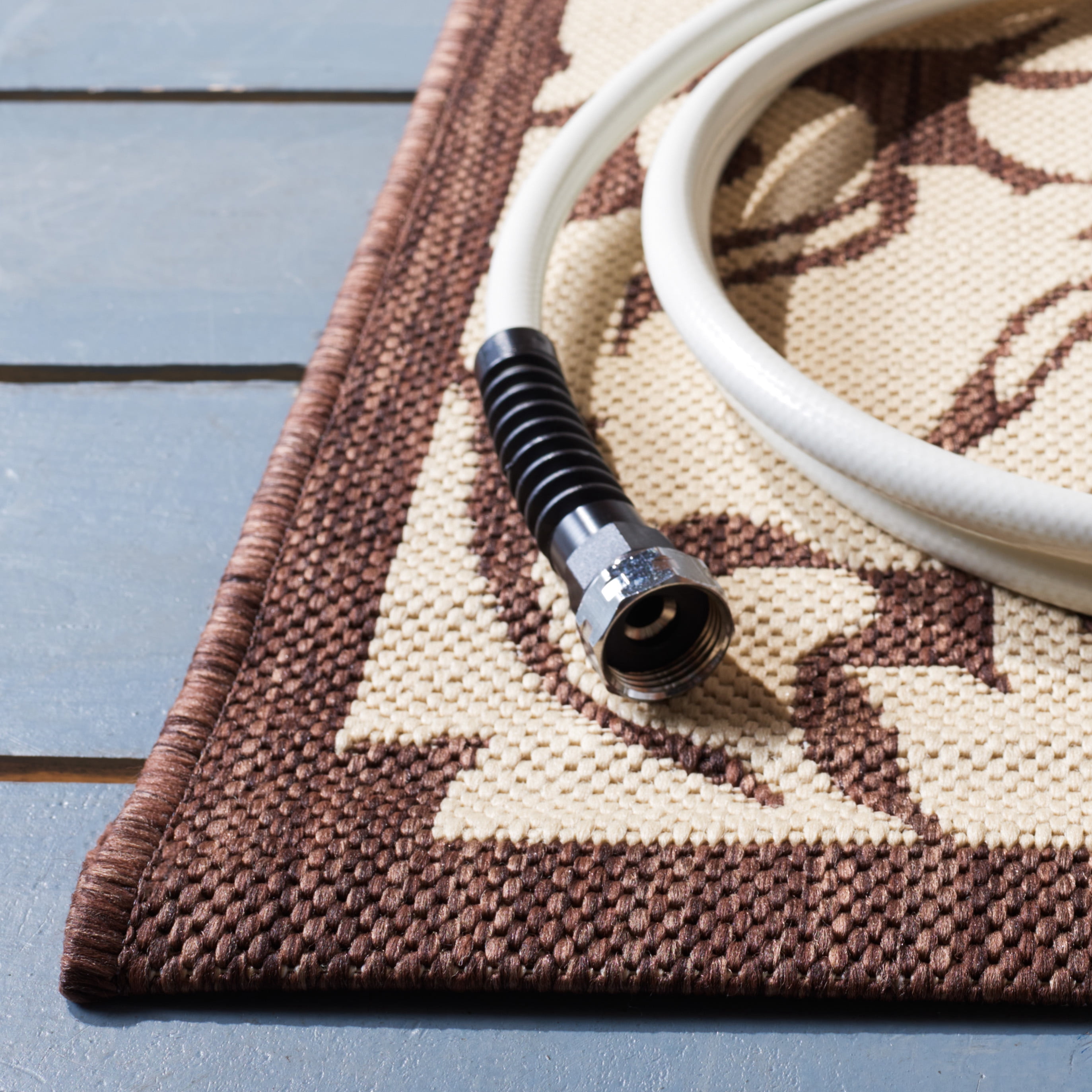 Safavieh Courtyard Dani Bordered Indoor/Outdoor Area Rug, Chocolate/Natural, 5'3" x 7'7"