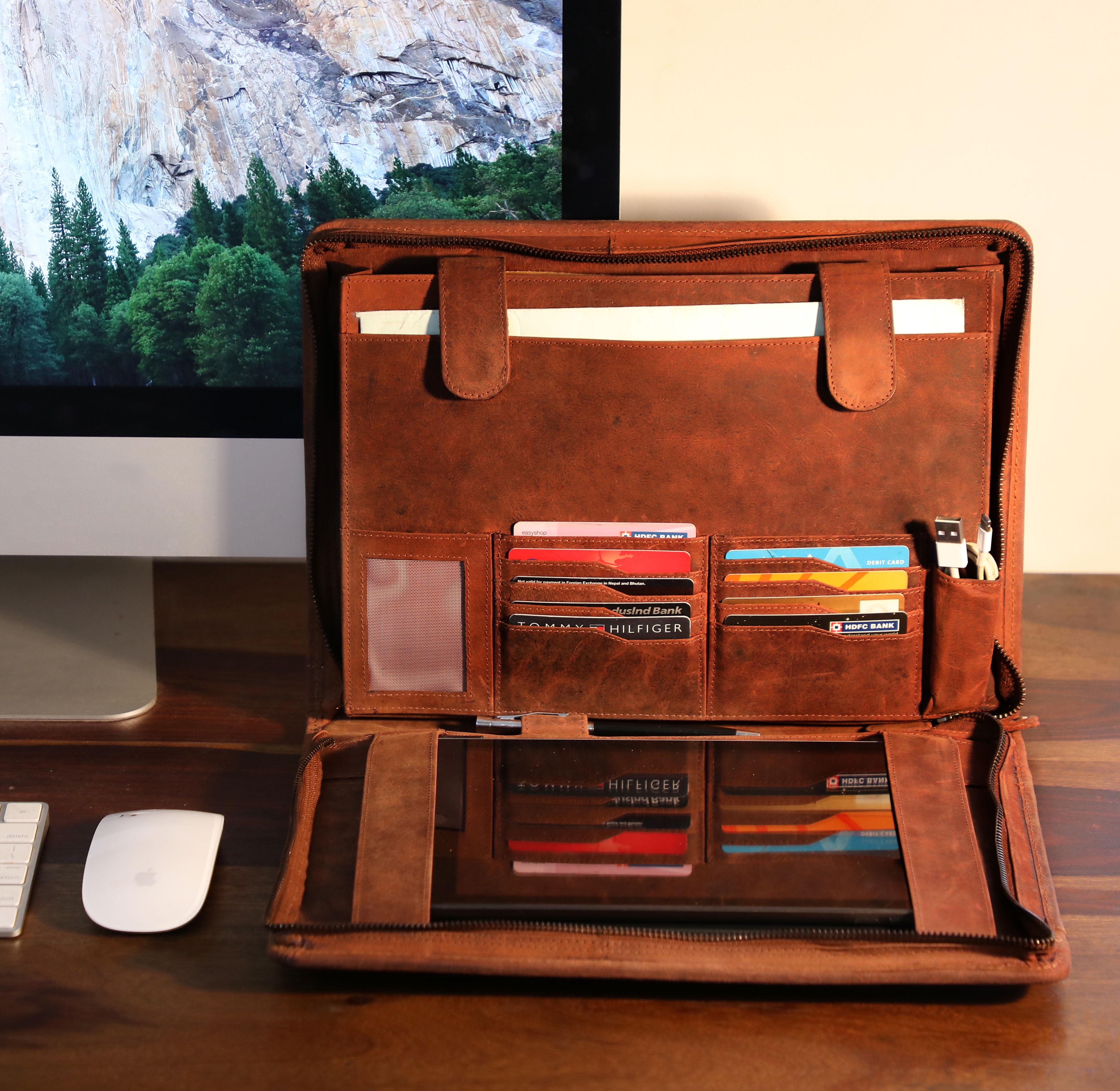 Rustic Town Vintage Leather Zipper Portfolio for Men Women, Brown