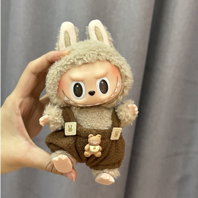 Recién llegado, serie original The Monsters Labubu de 17 cm, sombrero, bufanda, ropa, trajes, solo ropa, muñeca Kawaii, lindo juguete, regalo de cumpleaños