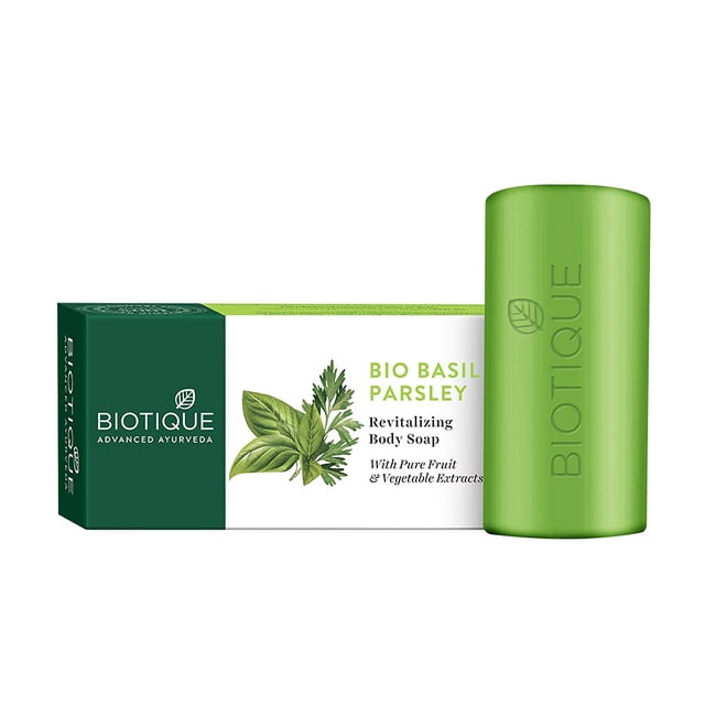 Jabón corporal revitalizante Biotique Bio albahaca y perejil con extractos puros de frutas y verduras 150 g