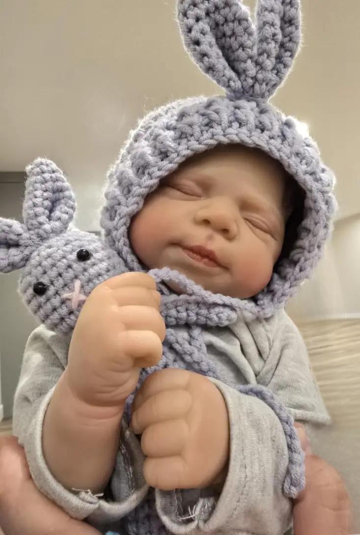 Realistic Reborn Baby Dolls - 18 inch Lifelike Newborn Baby Doll Boy Real Life Baby Dolls with Cloth Soft Body Gift Toy for Kids Age 3+