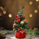 thumbnail image 1 of Mini adorno de árbol de Navidad de 7,9 pulgadas - Pequeño árbol de plástico rojo y morado para decoración de escritorio, salón y dormitorio, 1 of 6