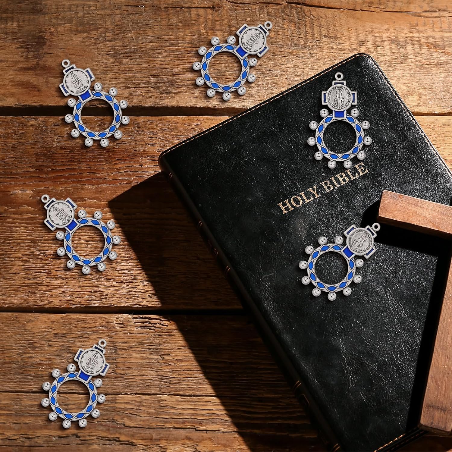 24 Pcs Finger Rosary Ring Traditional Catholic Pocket Rosary Ring Christian Medal Jewellery Crucifix Bulk Blue Keychain for Baptism Favors Prayer Accessories