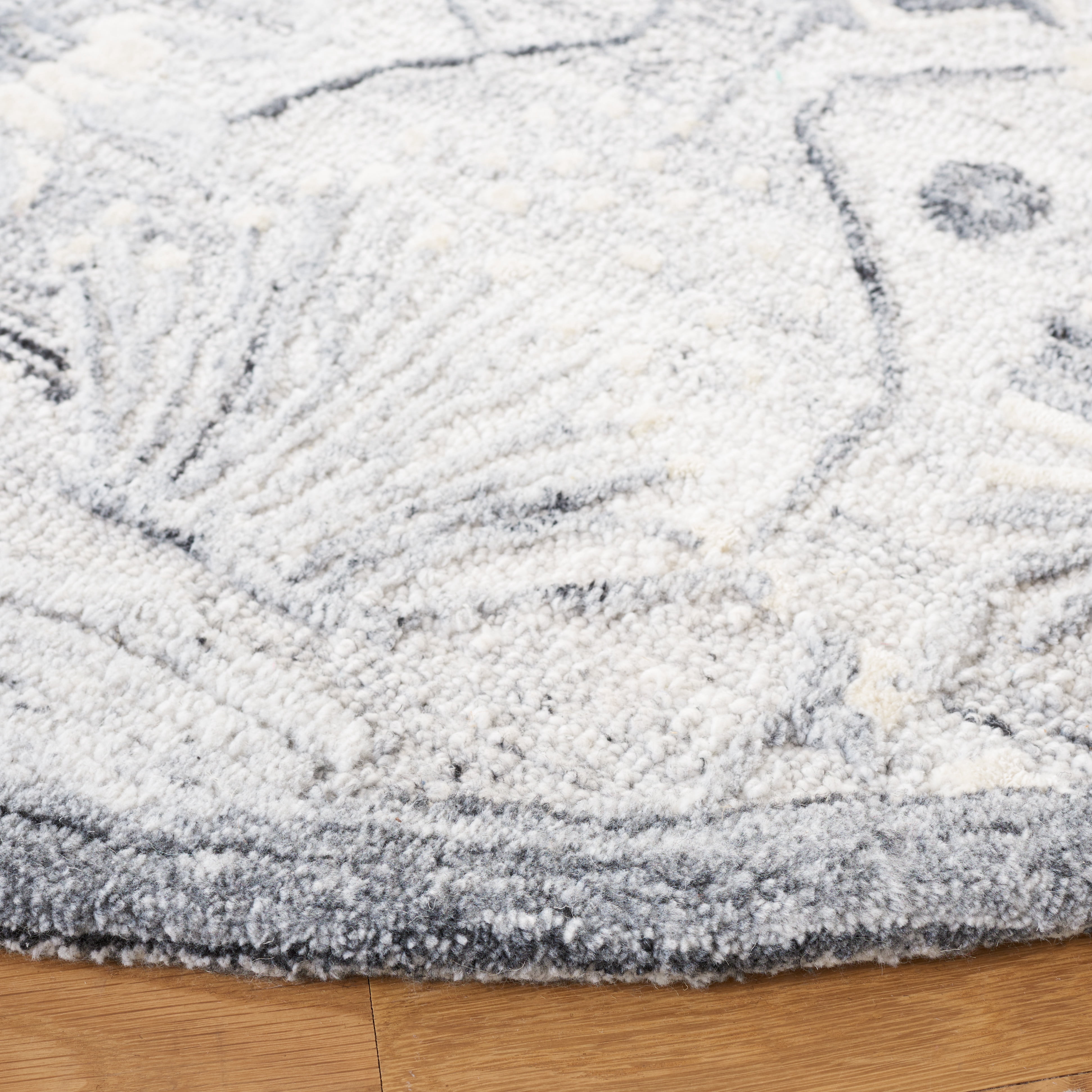 SAFAVIEH Glamour Quinten Floral Area Rug, Ivory/Grey, 6' x 6' Round