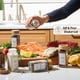 thumbnail image 2 of Set de frascos de especias de vidrio Le'raze con tapas de bambú y etiquetas, 2 of 9