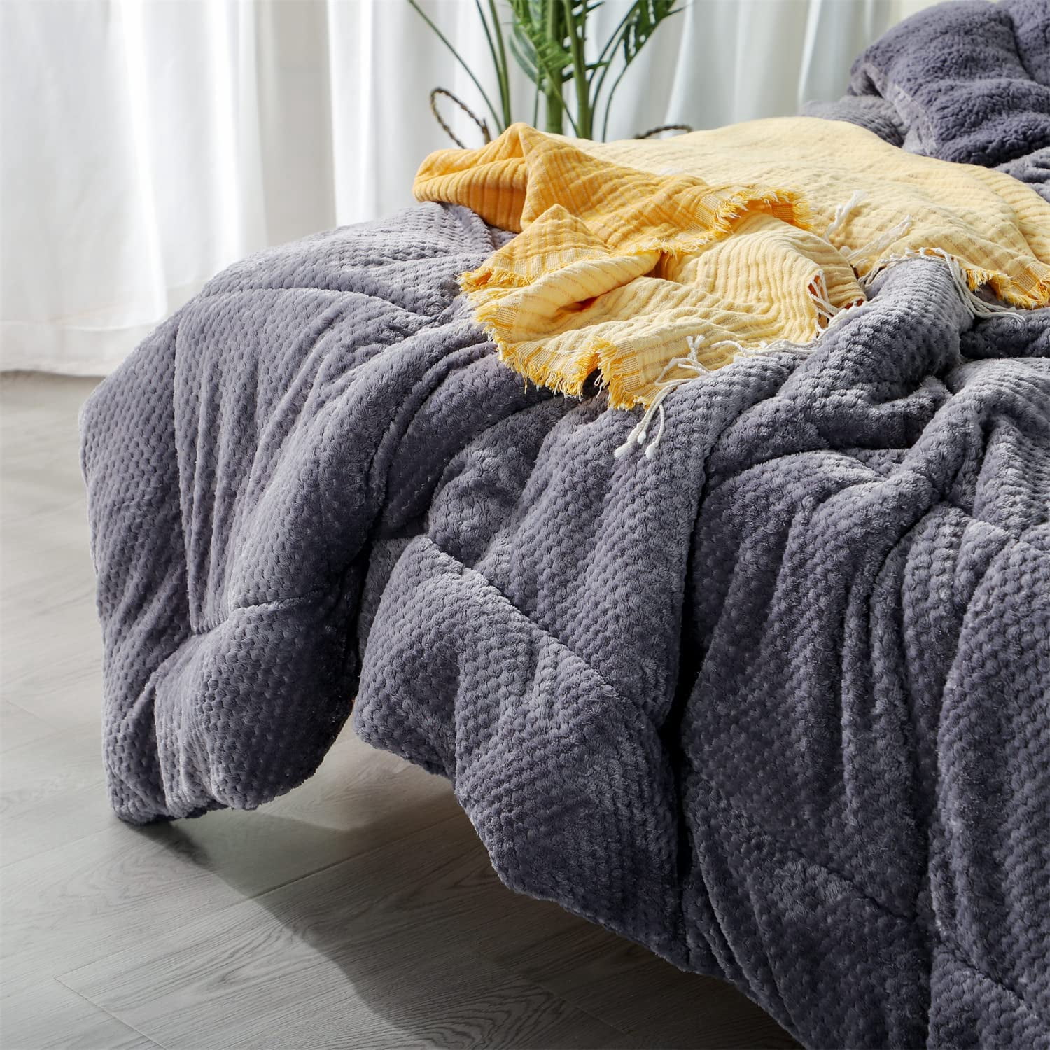 DOMDEC Luxury Flannel Fleece Comforter with Plush Sherpa Back - Faux Fur Blanket, Winter Warmth, Grey Queen Size 90x90 Inches