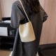 thumbnail image 3 of Bolso de mano de gran capacidad para el trabajo de verano, bolso de mano para mujer, bolso tipo cubo blanco, 3 of 5