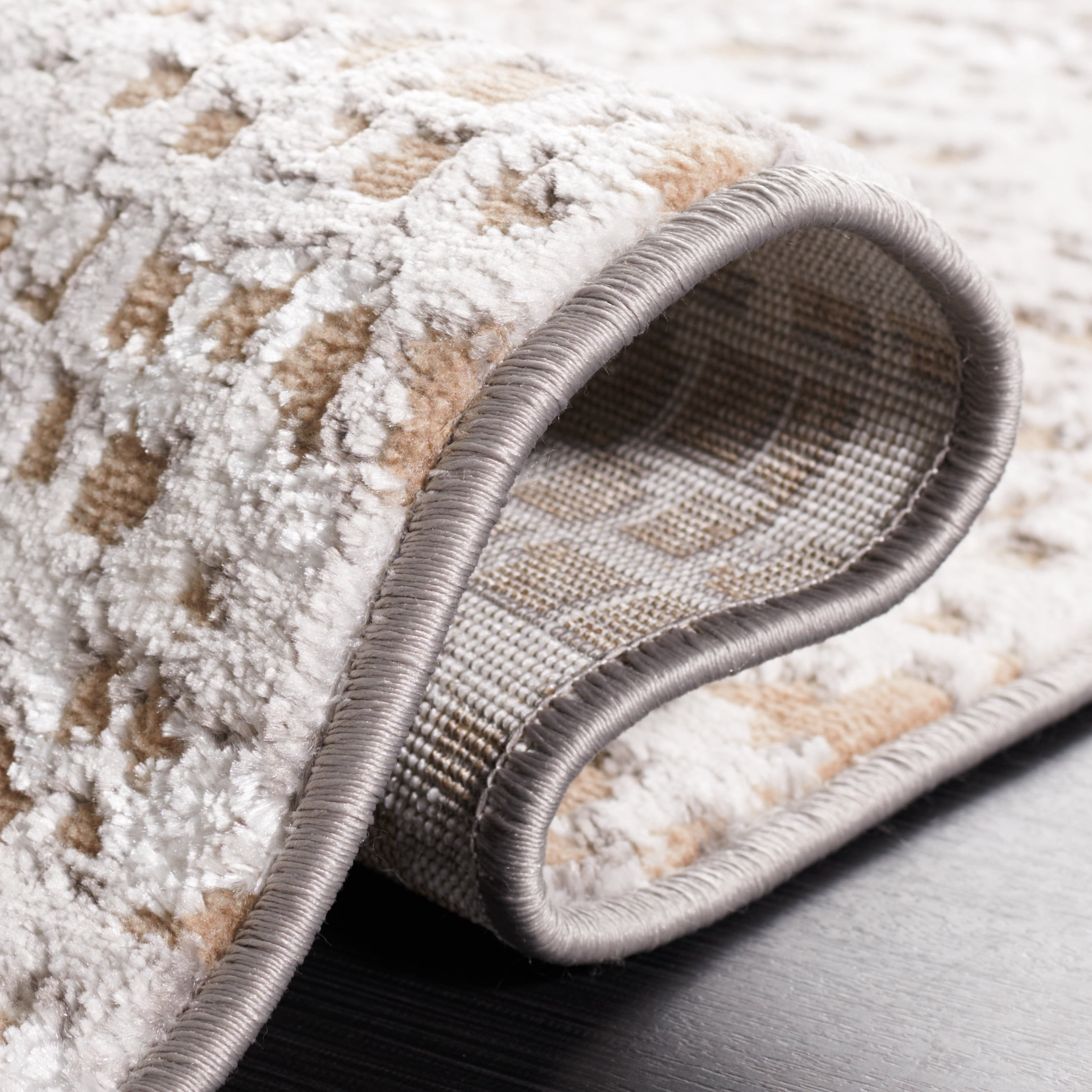 SAFAVIEH Amelia Jimmy Dot-Print Area Rug, Beige/Gray, 5'5" x 7'7"