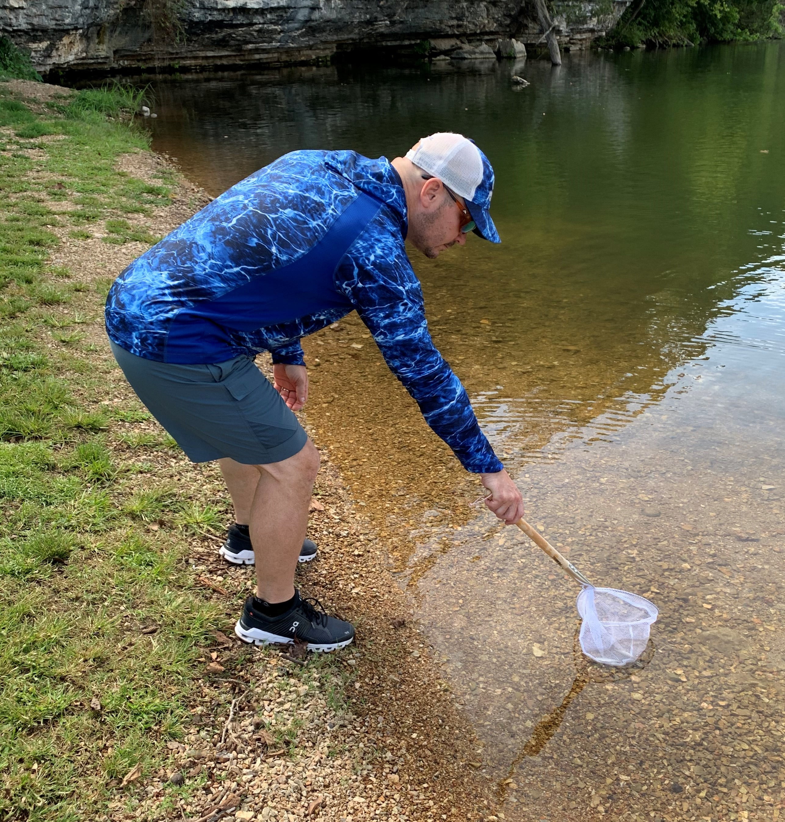 Plano Molding Frabill 3049 Wood Handle Baitwell Net, 9" X 8" D shaped hoop with fixed handle.