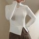 thumbnail image 2 of Camiseta básica de manga larga para mujer: cuello alto, corte ajustado, elástica y ligera, blusa para combinar con otras prendas, ideal para hacer ejercicio o para un look informal., 2 of 3