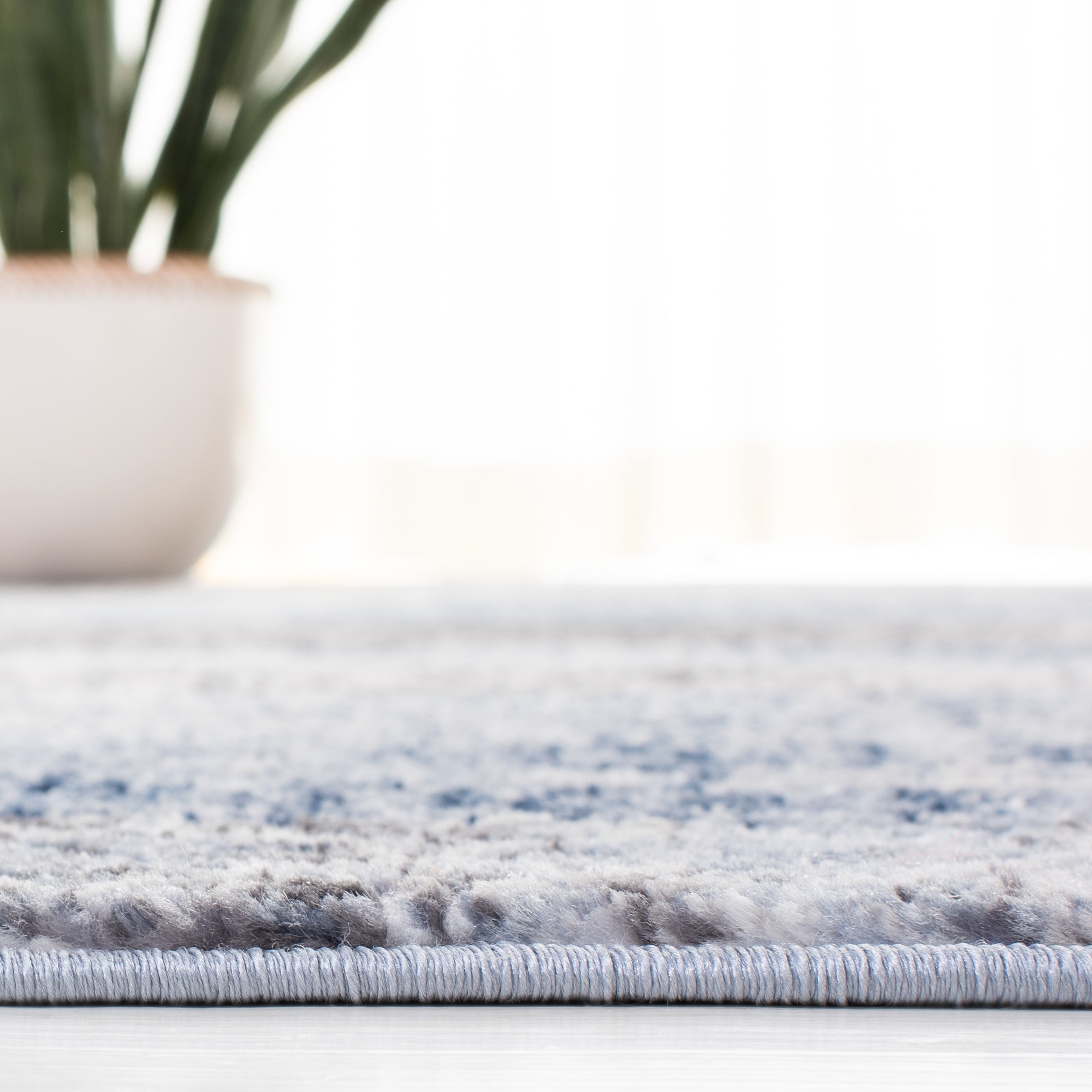 SAFAVIEH Amelia Manuel Geometric Runner Rug, Navy/Gray, 2'2" x 8'