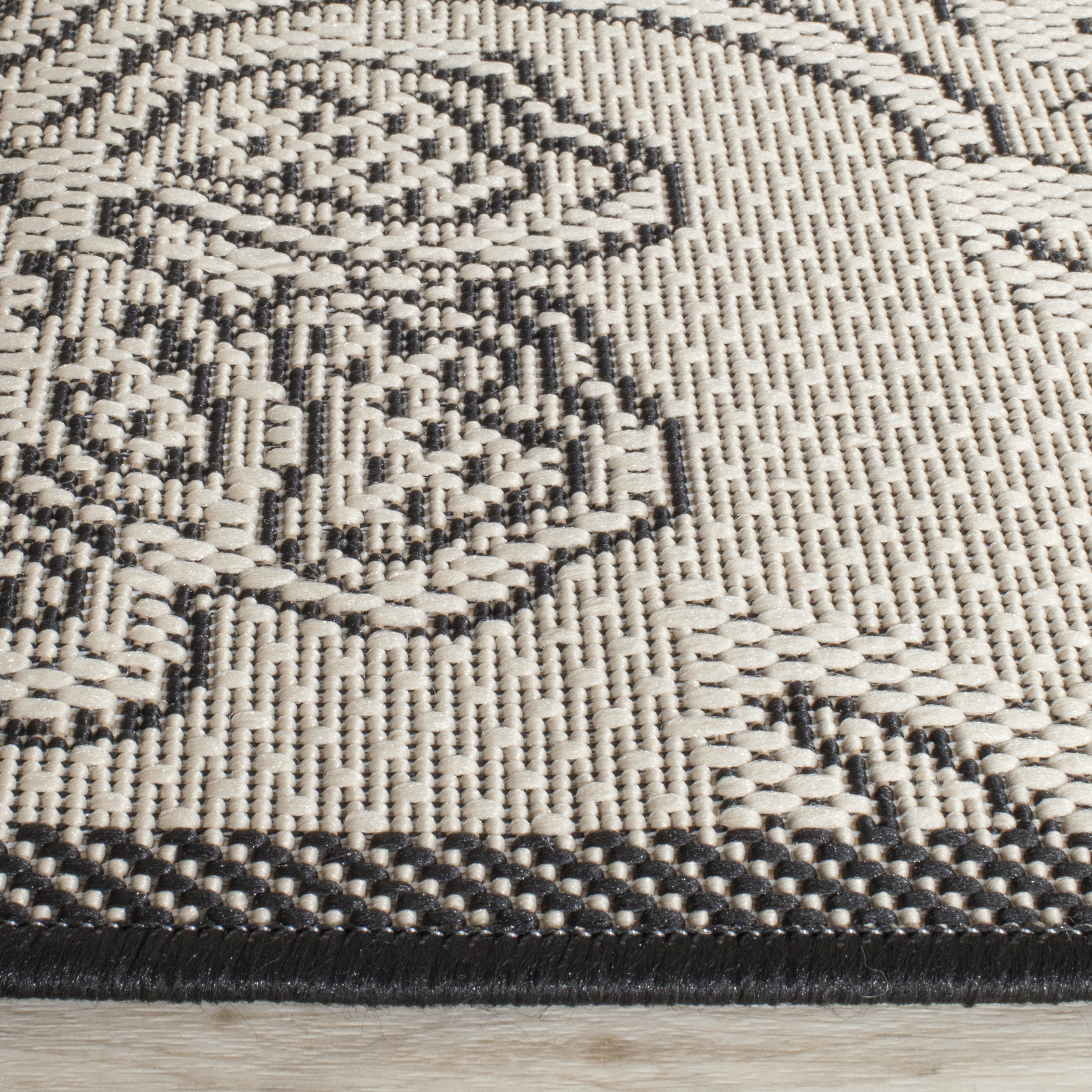 Safavieh Courtyard Helen Floral Indoor/Outdoor Area Rug, Sand/Black, 6'7" x 6'7" Square