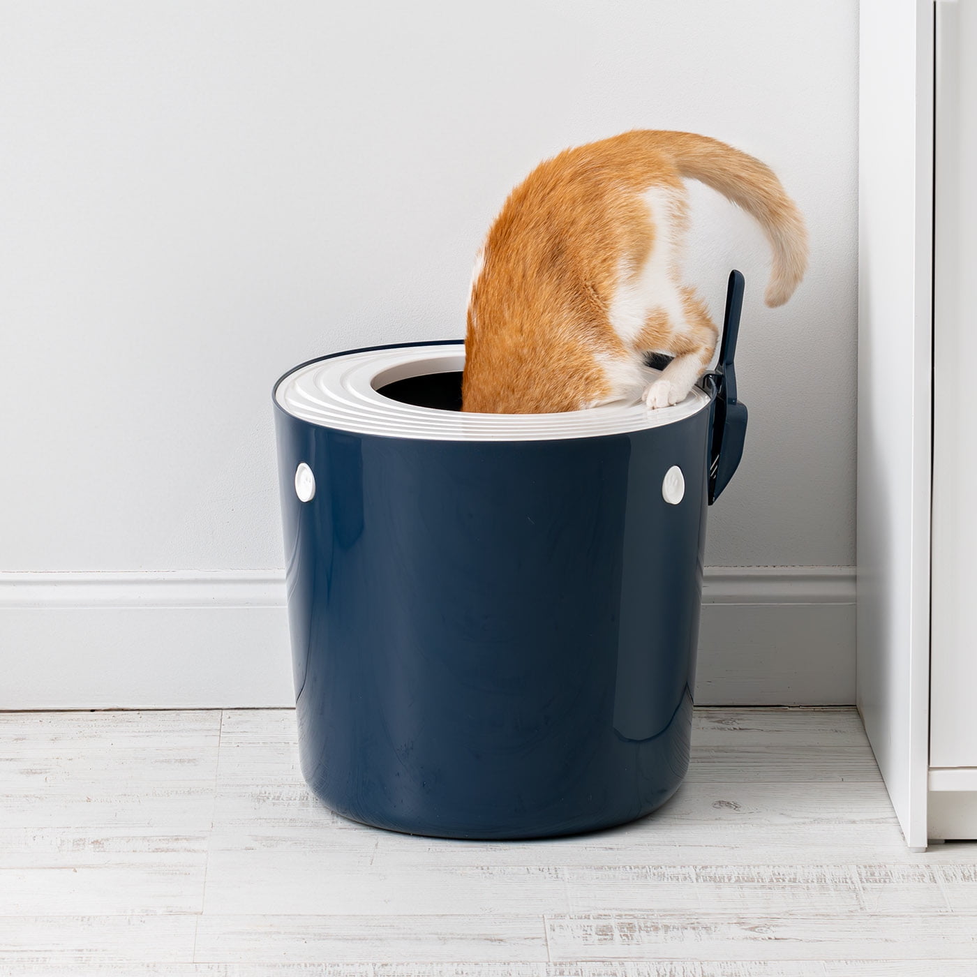 IRIS Large Stylish Round Top Entry Cat Litter Box with Scoop, Curved Kitty Litter Pan with Litter Particle Catching