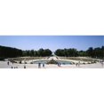 thumbnail image 1 of Touristes Autour d'Une Fontaine Versailles Affiche Imprimée par - 36 x 12, 1 of 1