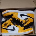thumbnail image 1 of Jordan AIR JORDAN 1 MID - Size 9 (Mens), 1 of 5