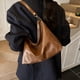 thumbnail image 4 of Bolso Bandolera de Piel Sintética de Gran Capacidad para Mujer | Correa Ajustable | Bolso Compacto y Elegante para Uso Diario de Estudiantes | Blanco, Marrón y Café, 4 of 6