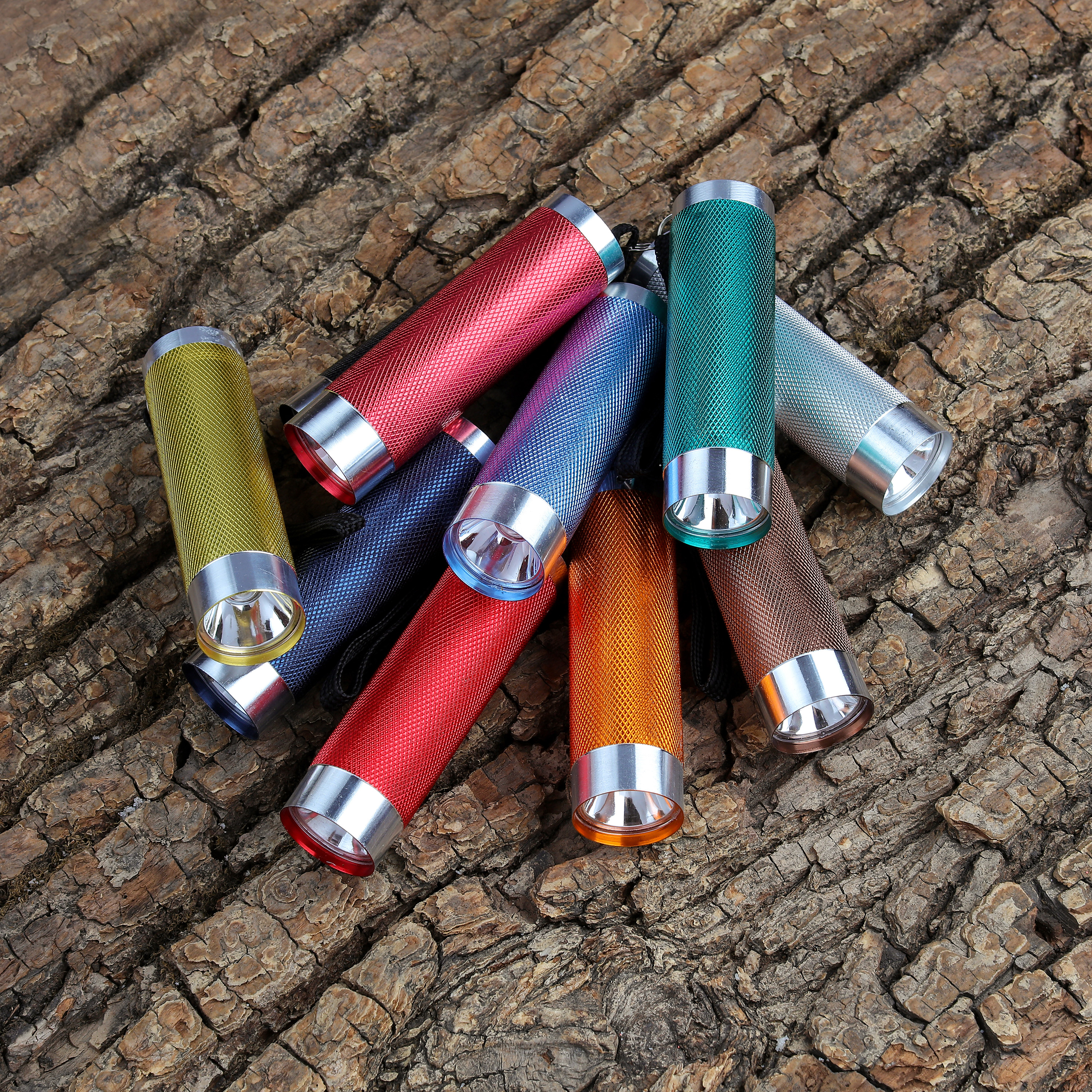 Linternas LED Ozark Trail paquete de 10, 50 lúmenes, multicolor, compactas para camping 2