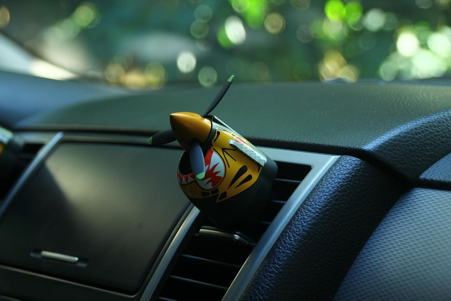 P-40 Airplane Propeller Car Air Freshener – Vent Clip Car Accessories for Men, Long Lasting Fragrance & Odor Eliminator, Easy Install, Silent Operation(1pcs-L)