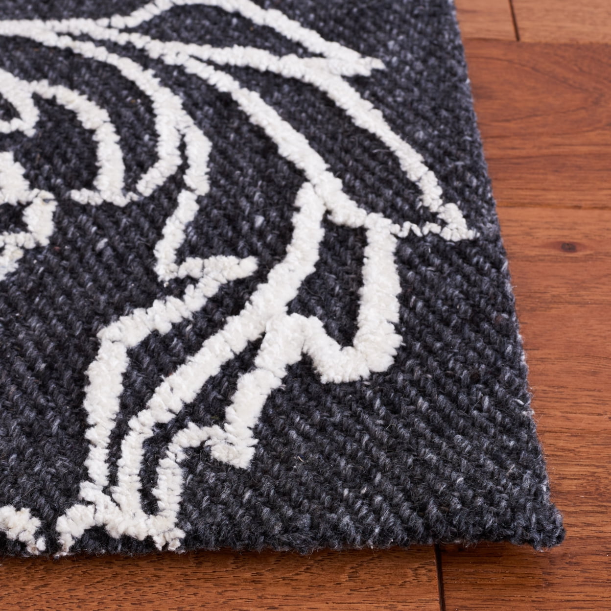 SAFAVIEH Marbella Zarif Floral Runner Rug, Black/Ivory, 2'3" x 9'