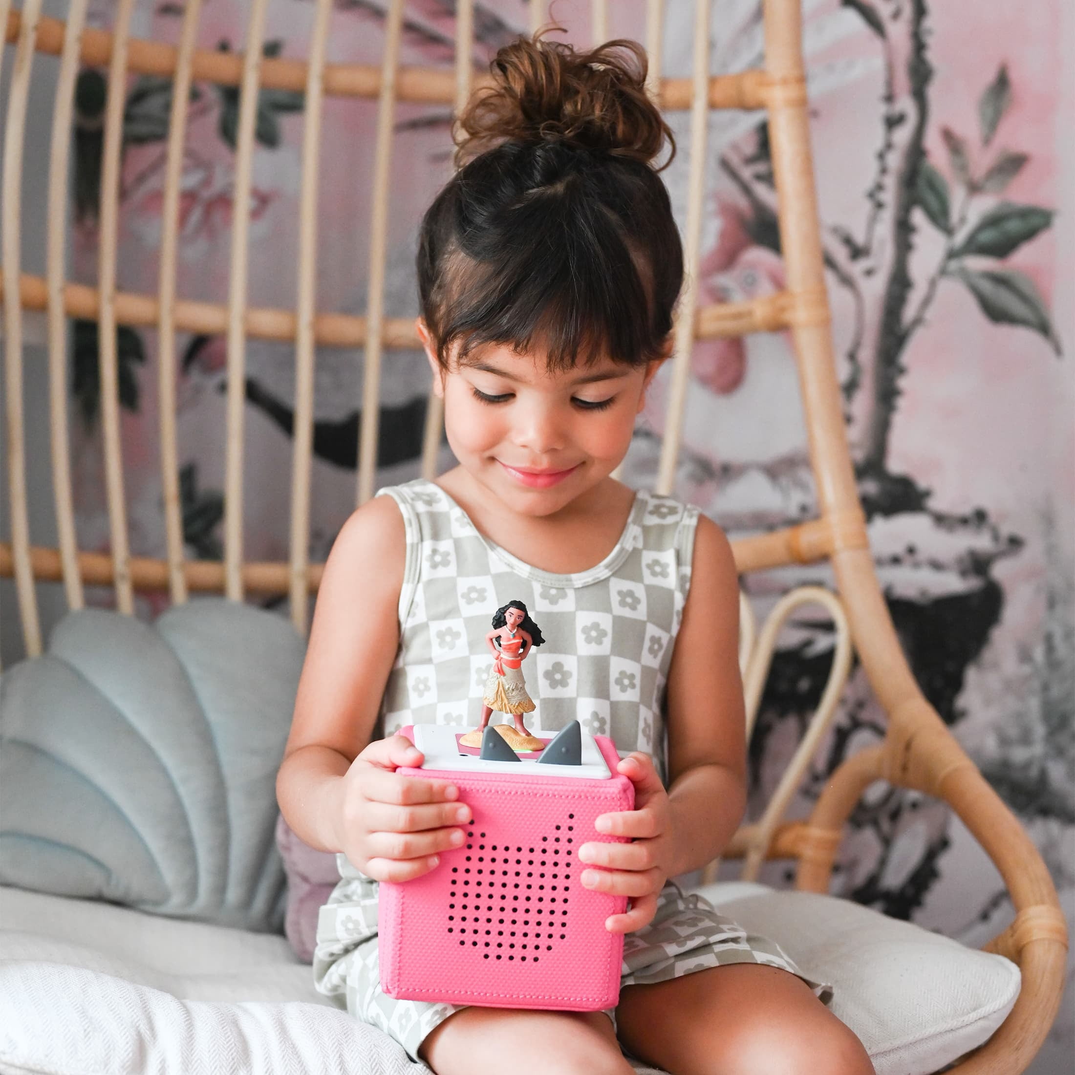 tonies Disney Toniebox 1 Screen-Free Audio Player Starter Set for Kids with Moana, Age Group 3+, Pink