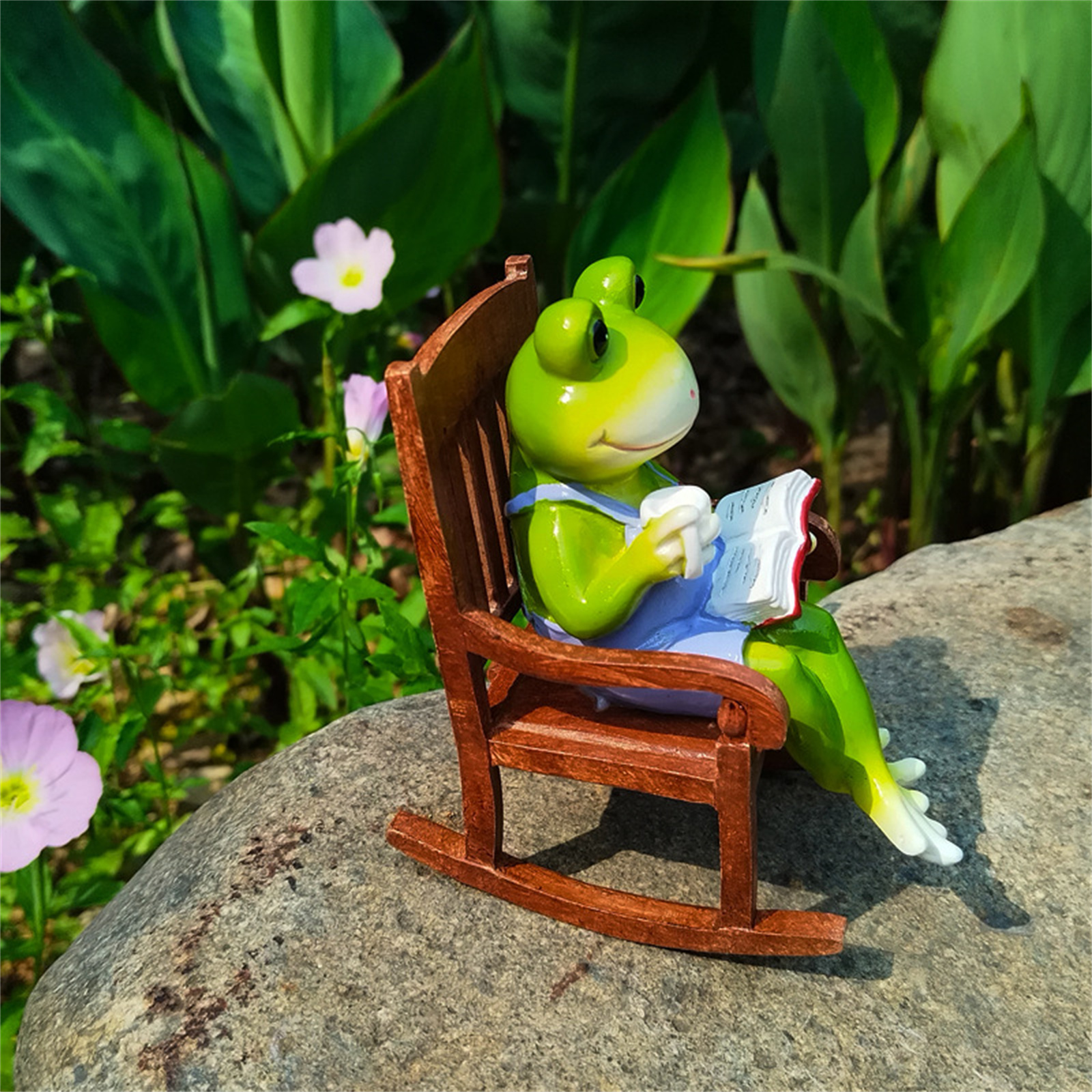 Lifelike Frog Garden Statue,Funny Reading Frog on Rocking Chair Figurines Statue,Outdoor Decorative Animals Figurine for Home Garden Yard Patio Lawn,Realistic Frogs Sculpture Art
