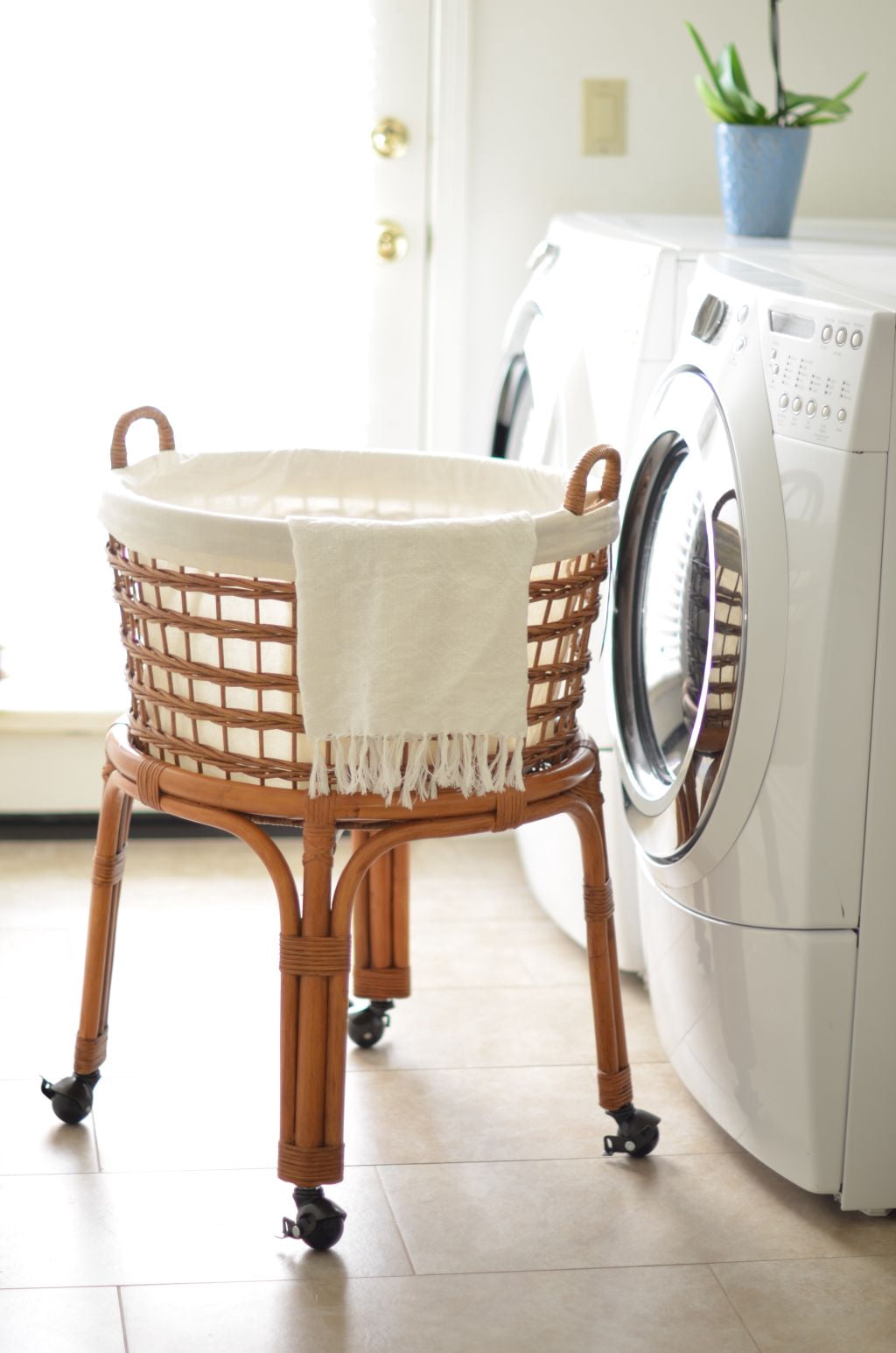 Kouboo Rolling Wicker Laundry Basket, Handwoven Wicker Hamper with Removable Cotton Liner, Stand, & Locking Caster Wheels, Honey Brown