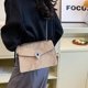 thumbnail image 3 of Bolso de mujer nuevo de primavera 2025, nuevo estilo, bandolera con cadena, pequeño bolso cuadrado con solapa y doble compartimento, bolso ligero de lujo., 3 of 5