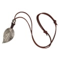 thumbnail image 1 of Paquete de 2 a 6 colgantes de hoja grande con patrón curvo, collar de cuero de PU marrón, plateado 2 piezas, 1 of 5