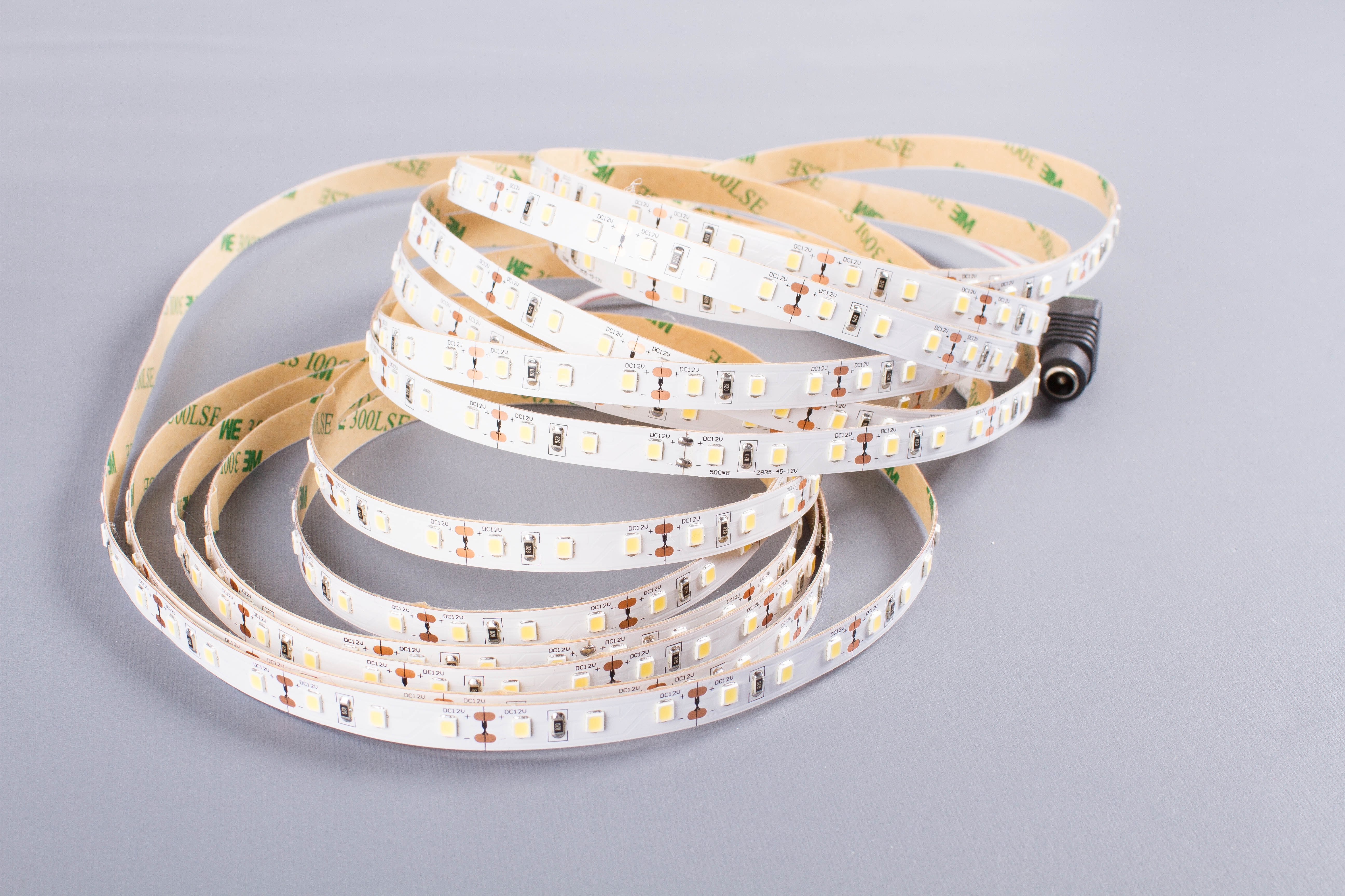 LEDUPDATES 95 CRI LED STRIP Light 450 LED chip per roll HIGH Brightness 2835 LED chip 4000K with 12v UL Listed Power Supply