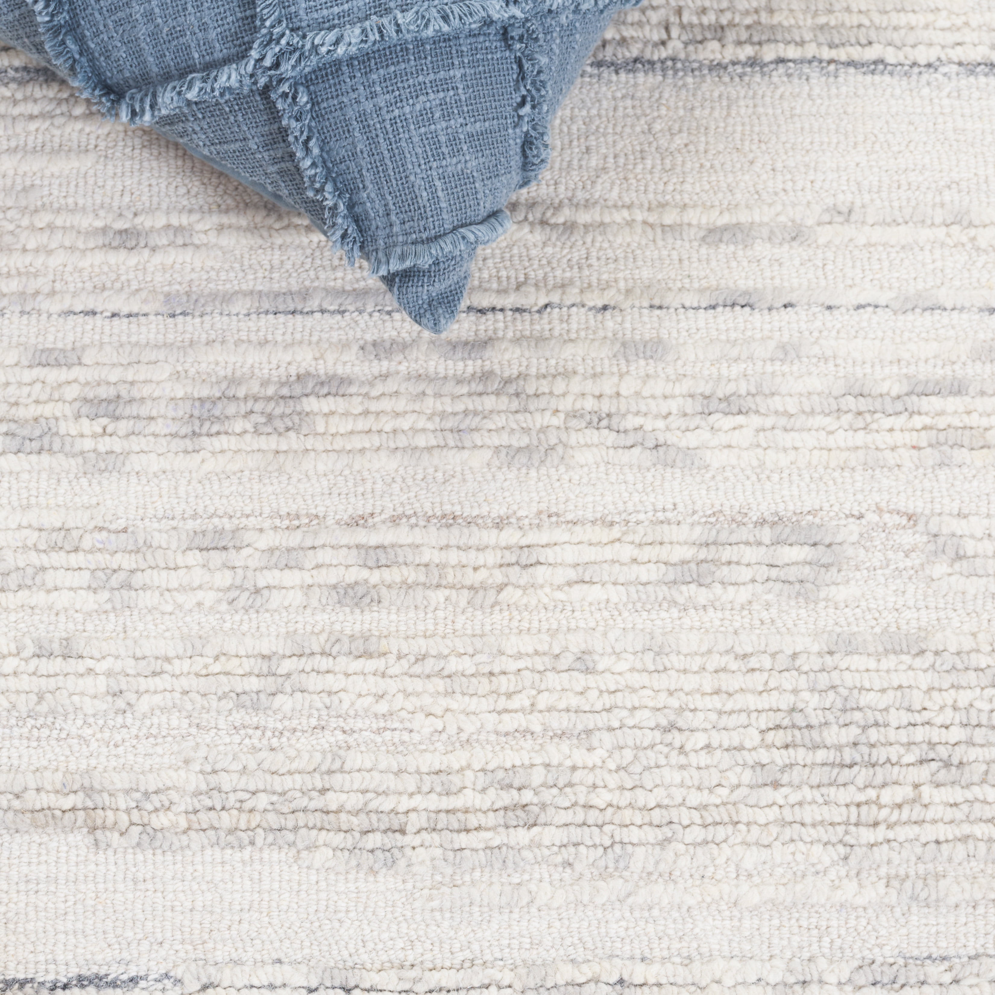 SAFAVIEH Abstract Amery Striped Area Rug, Gray/Ivory, 4' x 6'