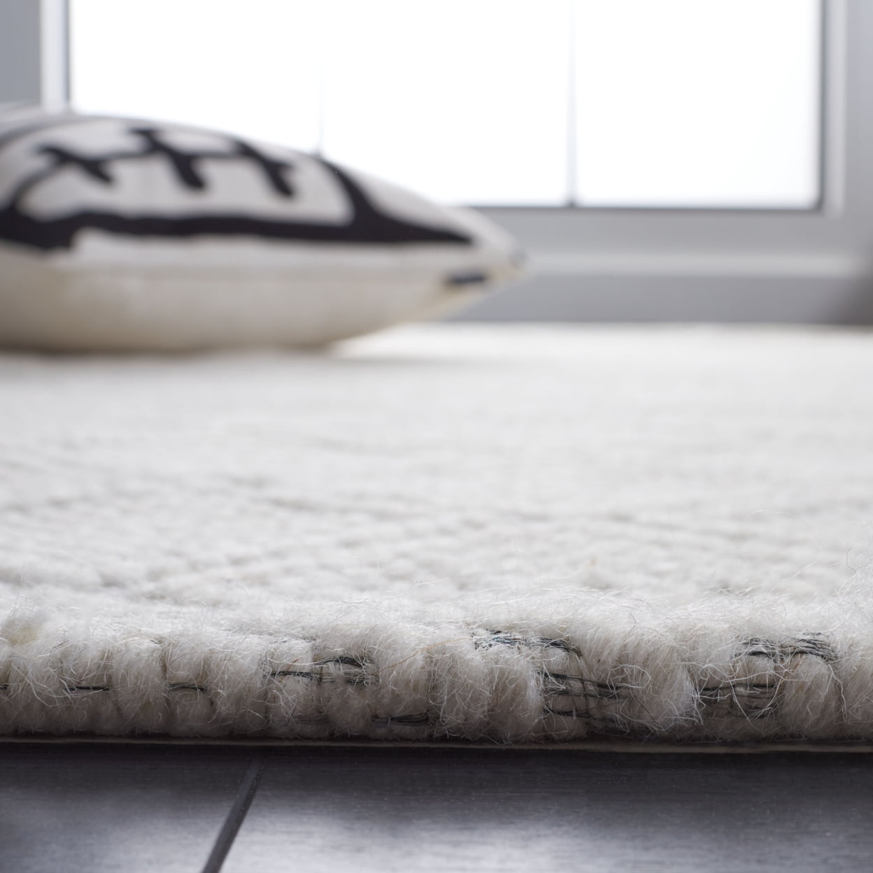 SAFAVIEH Marbella Johan Diamond Area Rug, Ivory, 8' x 10'