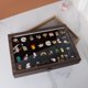 thumbnail image 3 of Caja de almacenamiento de insignias de grano de madera transparente a prueba de polvo caja de joyería de medallas de dibujos animados caja de exhibición de broche de gran capacidad, 3 of 5