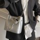 thumbnail image 3 of Bolso bandolera de hombro para mujer, de gran capacidad, versátil y a la moda, con cadena de celebridad, estilo nuevo 2025, 3 of 5