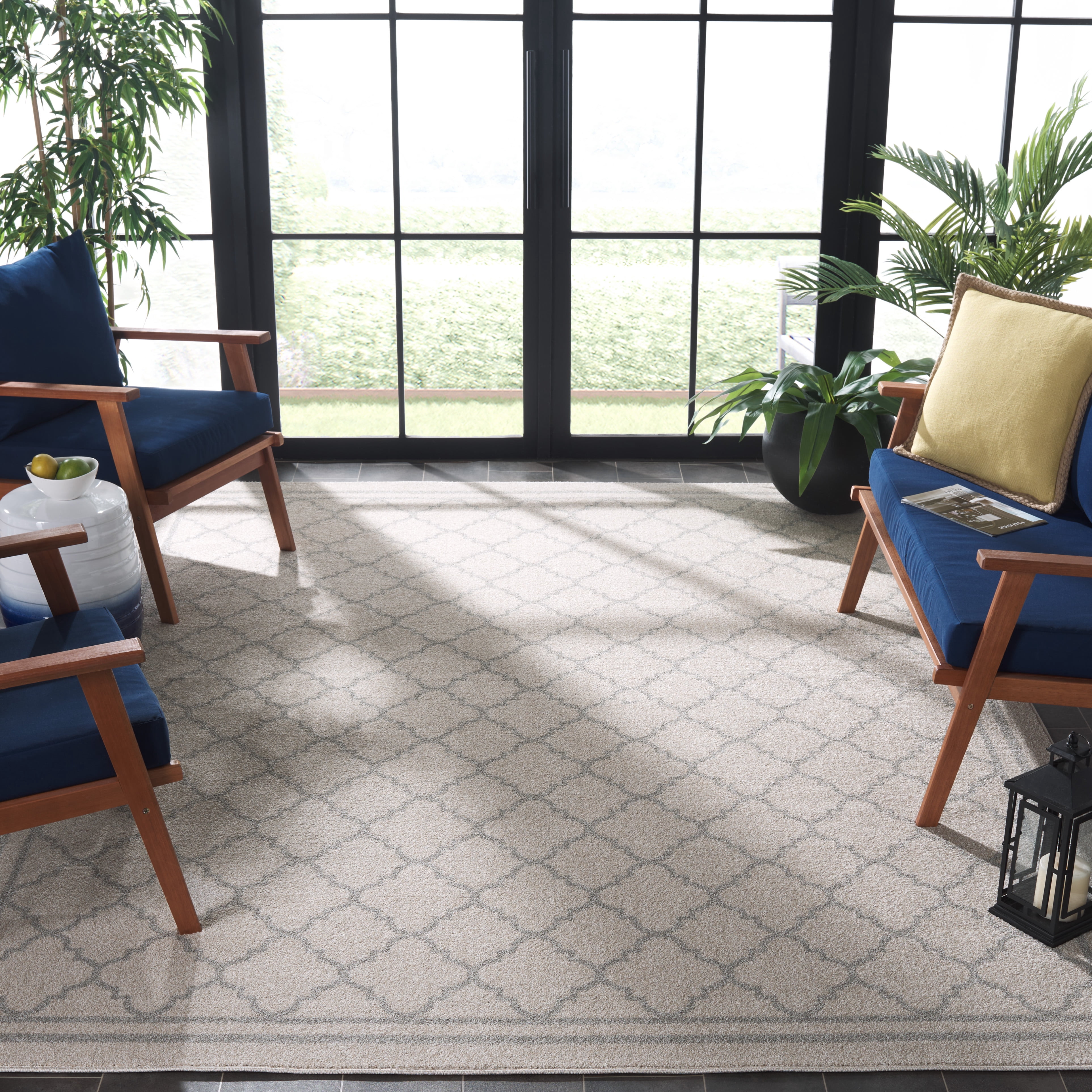 Safavieh Amherst Trina Geometric Area Rug, Beige/Light Gray, 4' x 6'
