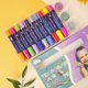 thumbnail image 4 of Conjunto de plumas y tatuajes de brillo para niñas, 10 plumas de Color temporal para el cabello 10 plantillas, 3 brillos, plumas de tinte para el Zulema Pluma de color de cabello temporal, 4 of 8