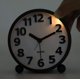 thumbnail image 5 of Reloj despertador analógico silencioso, números 3D grandes de metal negro, reloj de mesa que no hace tictac con luz nocturna, reloj despertador de noche de 10,8 cm, 5 of 5