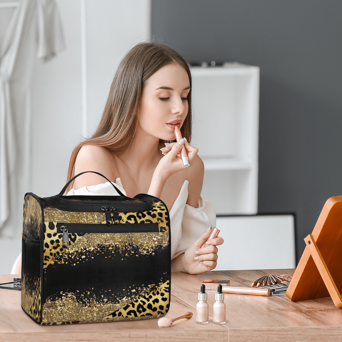 Herdesigns Leopard Cheetah Toiletry Bag for Women, Travel Makeup Bag, Waterproof Hanging Cosmetic Organizer for Toiletries & Makeup Essentials