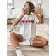 thumbnail image 2 of Camiseta estampada de fresa suave para mujer: cuello redondo informal, manga corta, lavable a máquina, rosa con estampado de frutos rojos, ideal para todas las estaciones. Camiseta con temática de fr, 2 of 7