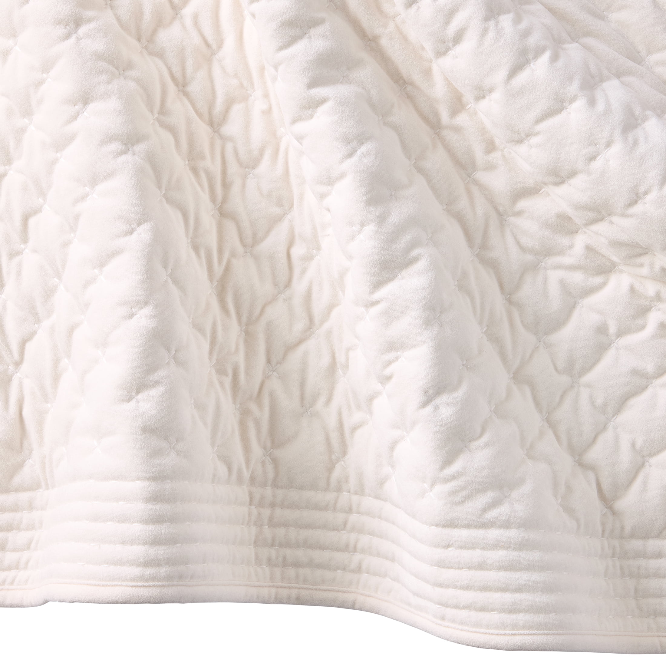 Better Homes & Gardens Vanilla Dream Tufted Matte Velvet Quilt, Full/Queen