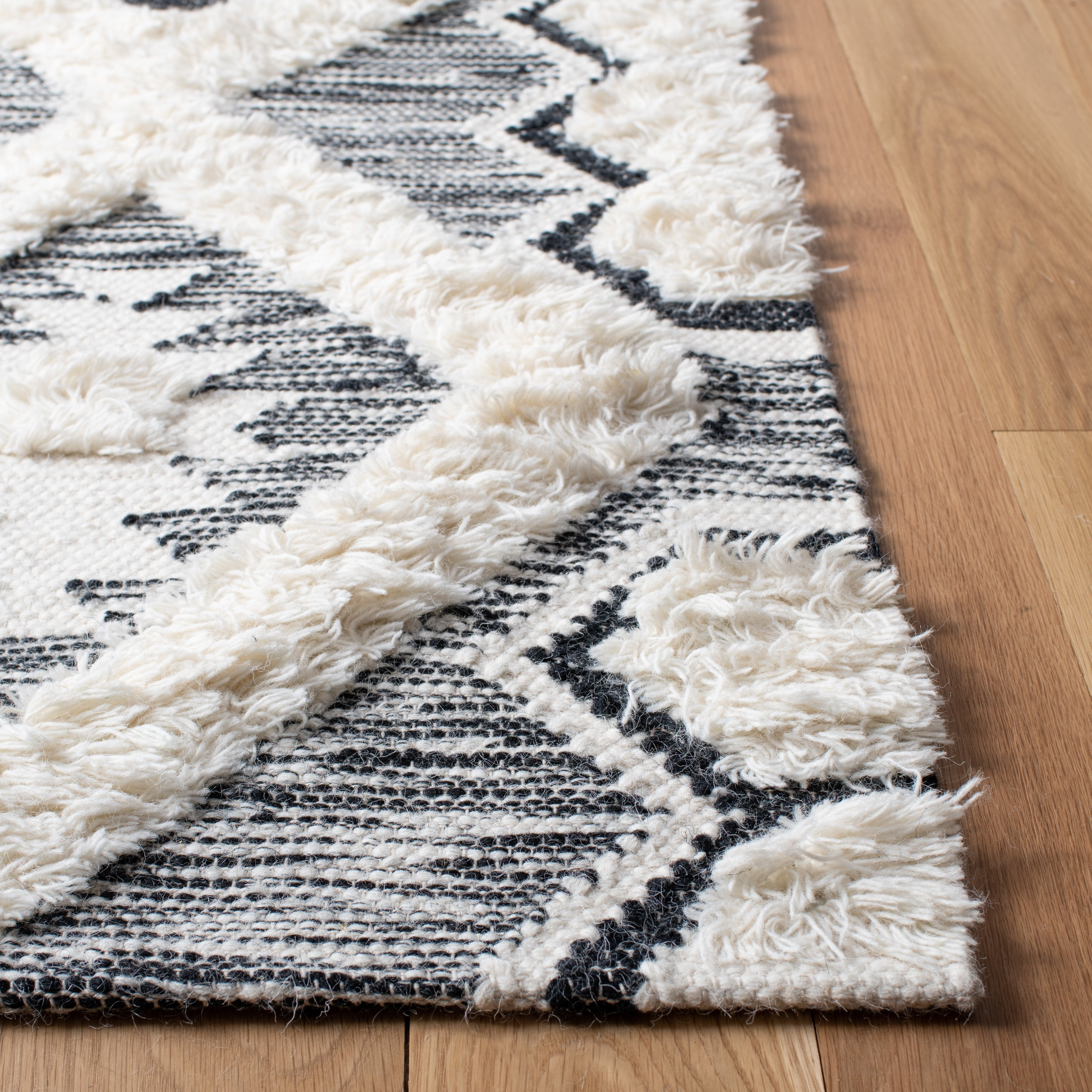 SAFAVIEH Natura Miah Geometric Wool Area Rug, Ivory/Black, 5' x 8'
