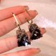 thumbnail image 5 of Pendientes de piedra natural con forma trapezoidal de agujas plateadas, pendientes de moda vintage, pendientes con personalidad y temperamento Rojo Verde, 5 of 5