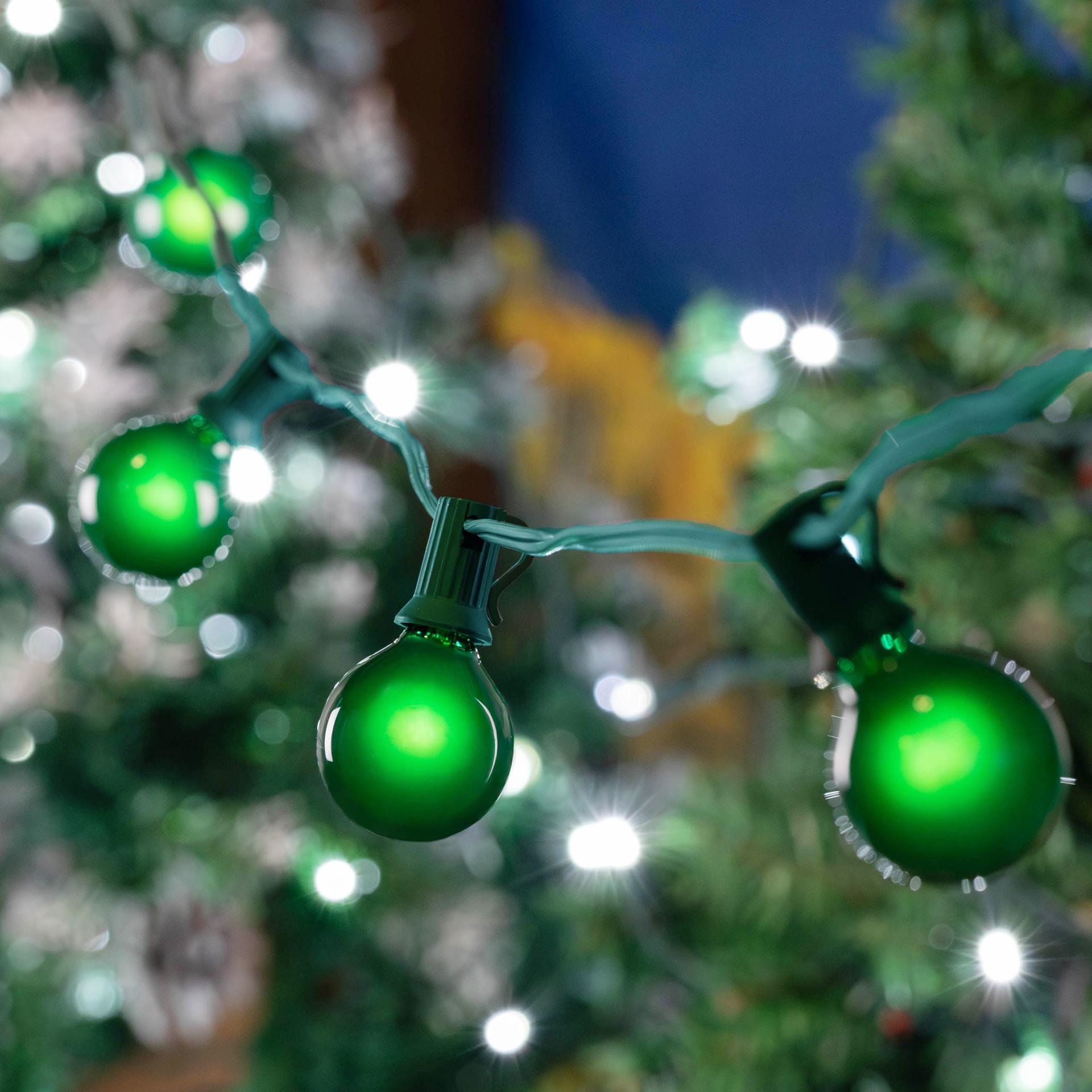 Novelty Lights 25 Feet Green G30 Globe Outdoor Patio String Lights, Green Wire