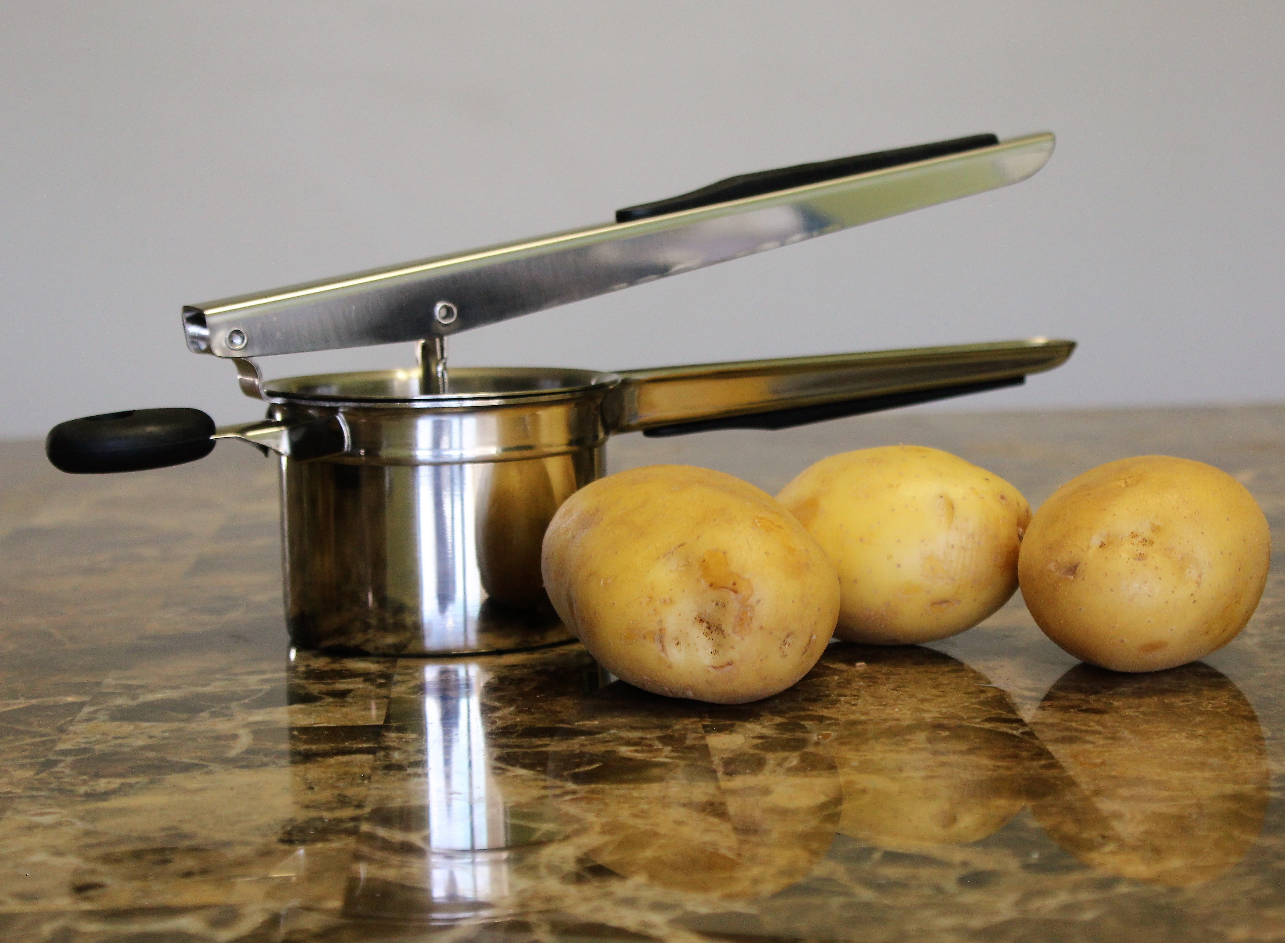 US$ 7.49 - Potato Masher,Stainless Steel Gold Handle Potato Ricer