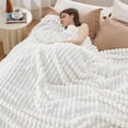 thumbnail image 3 of Manta tamaño king para cama: mantas súper suaves y acogedoras para mujeres, linda manta grande de vellón para niñas, color blanco, 108 x 90 pulgadas, 3 of 7