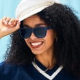 thumbnail image 4 of Gafas de sol goodr OG con armazón azul marino y lentes degradadas azules, 4 of 8