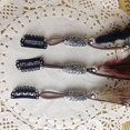 thumbnail image 4 of Pinzas para el pelo de plumas para mujer, extensiones de pelo bohemias hippie hechas a mano con peine de clip, horquilla para el pelo, accesorios de bricolaje, (3 piezas, retro) TUNC Sencillez, 4 of 5