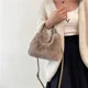 thumbnail image 4 of Nuevo bolso de mano de otoño e invierno para mujer, nuevo bolso de hombro debajo del brazo, moderno y versátil bolso de mensajero Mao Mao para mujer, 4 of 5