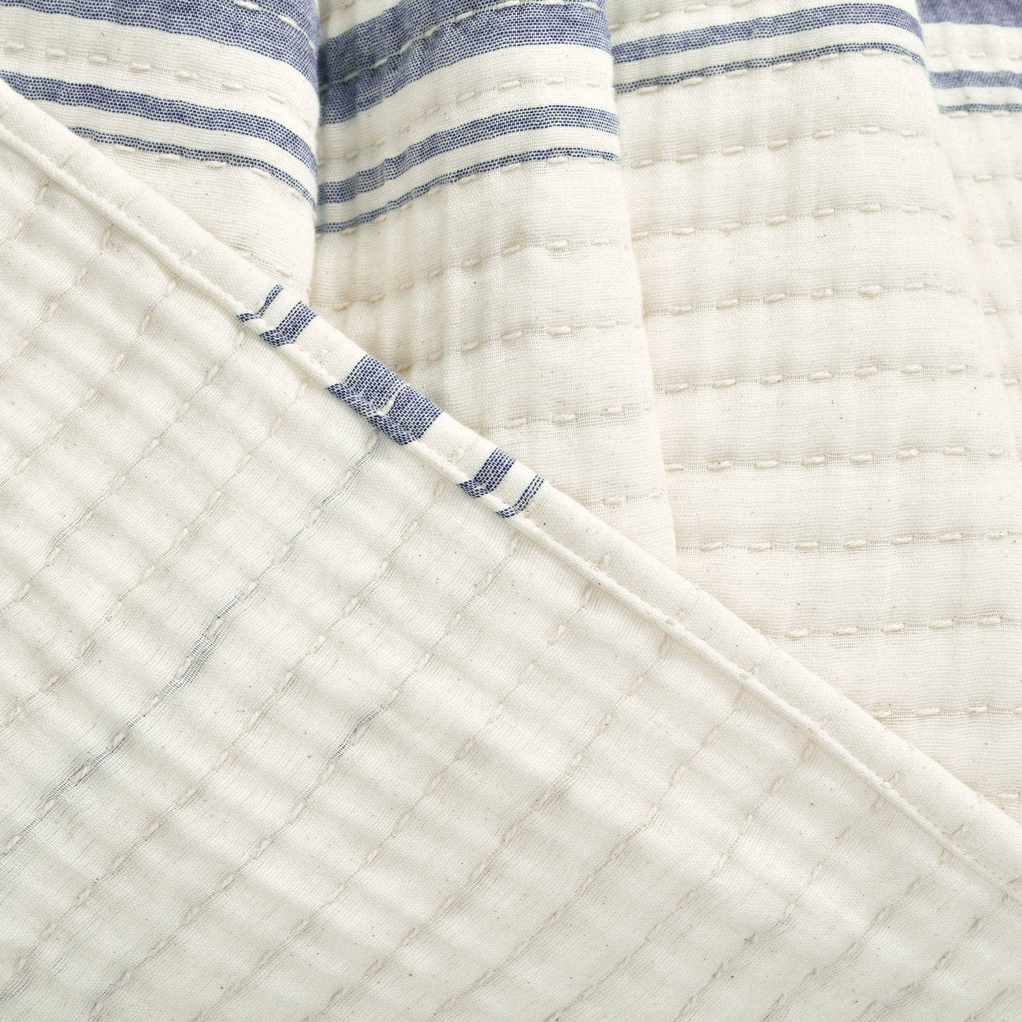 Lush Decor 100% Cotton Farmhouse Stripe Kantha Pick Stitch Yarn Dyed Cotton Woven Quilt/Coverlet Red Single Full/Queen
