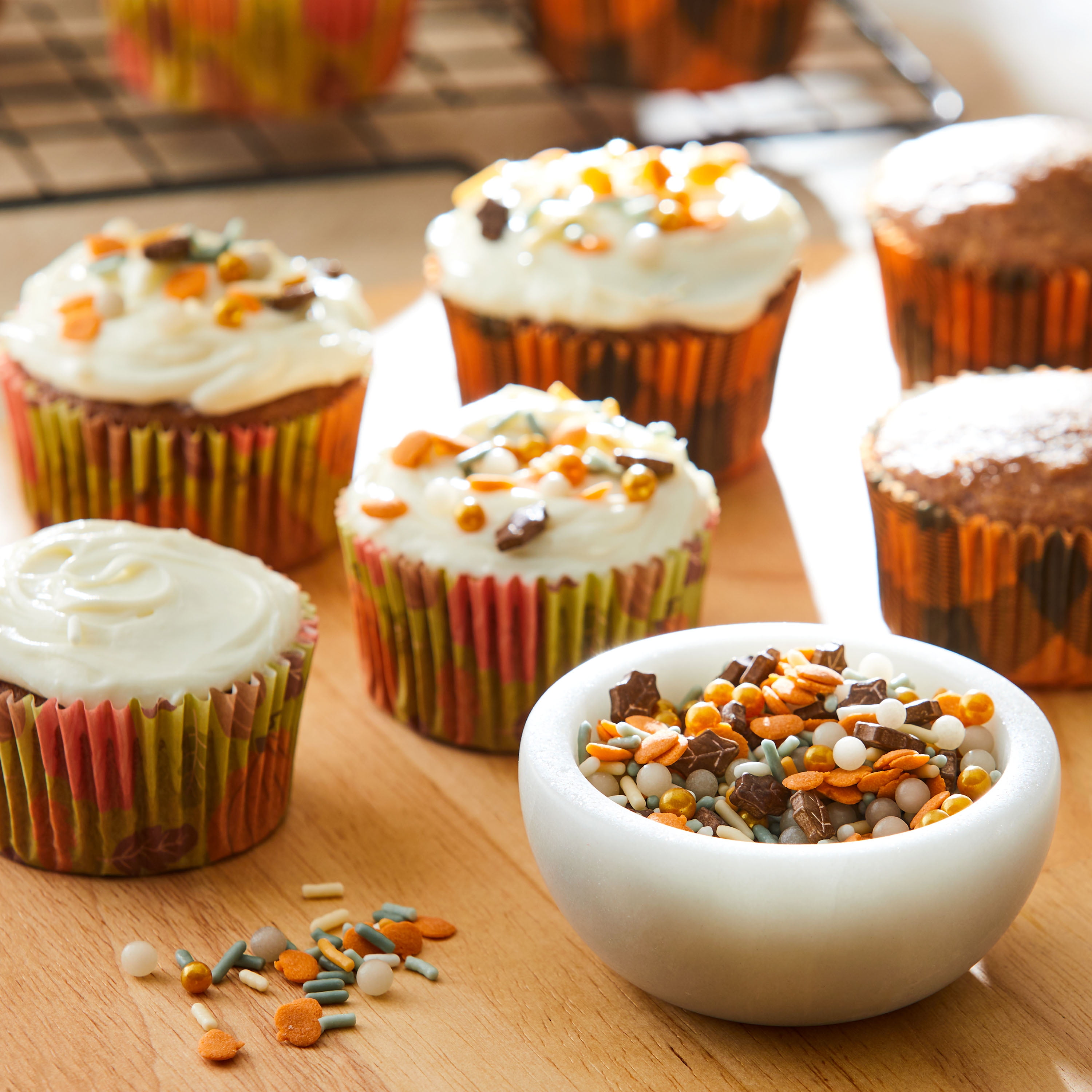 Great Value Autumn Leaf and Pumpkin Sprinkles, Candies and Jimmies, 10.58 oz, Brown Colors