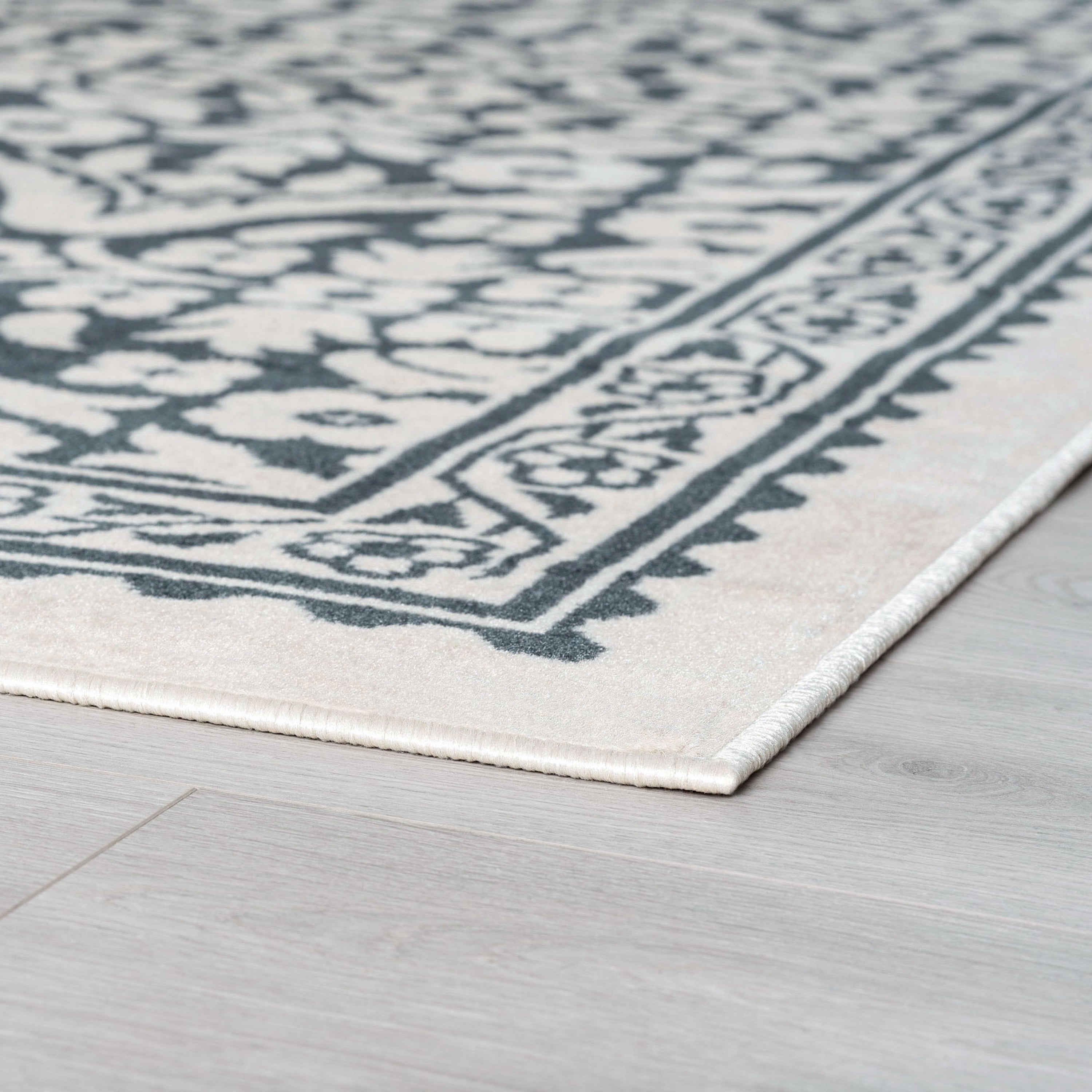Madison Traditional 5' x 7' Gray Polypropylene Indoor Area Rug